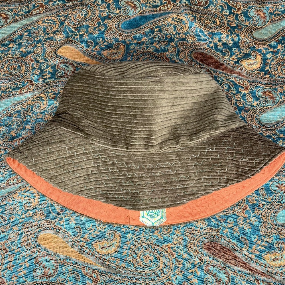 💚Corduroy Green Bucket Hat🧡 reversible to organic cotton. Size Medium